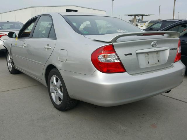 JTDBE32K340292789 - 2004 TOYOTA CAMRY LE SILVER photo 3