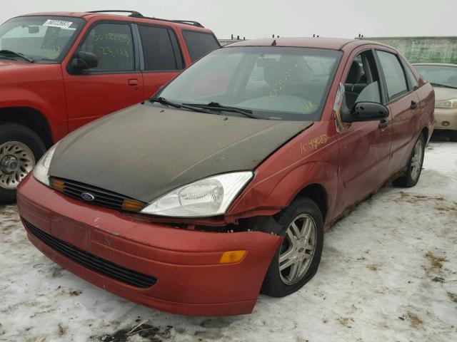 1FAFP34P9YW147155 - 2000 FORD FOCUS SE RED photo 2
