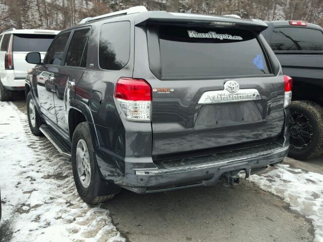 JTEZU5JR4C5033785 - 2012 TOYOTA 4RUNNER SR GRAY photo 3