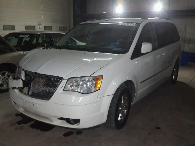 2A8HR54179R635849 - 2009 CHRYSLER TOWN & COU WHITE photo 2