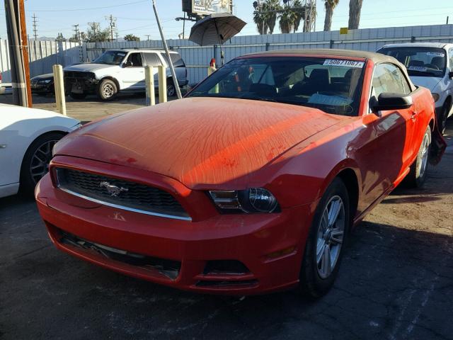 1ZVBP8EM8D5229935 - 2013 FORD MUSTANG RED photo 2