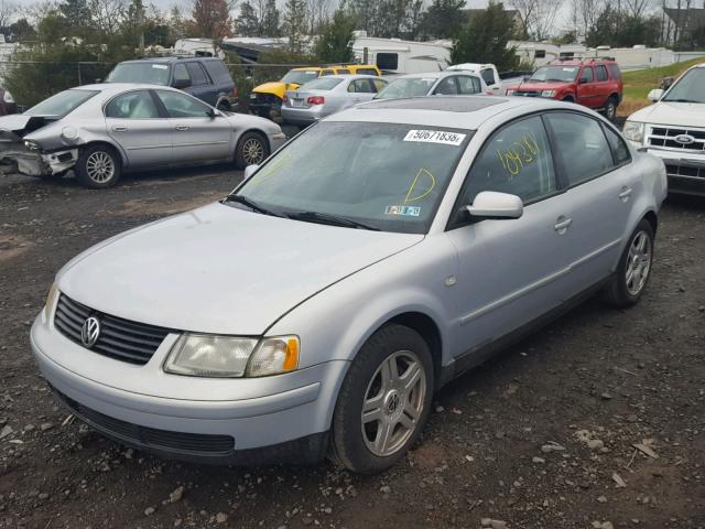 WVWBH63B01P011784 - 2001 VOLKSWAGEN PASSAT GLX SILVER photo 2