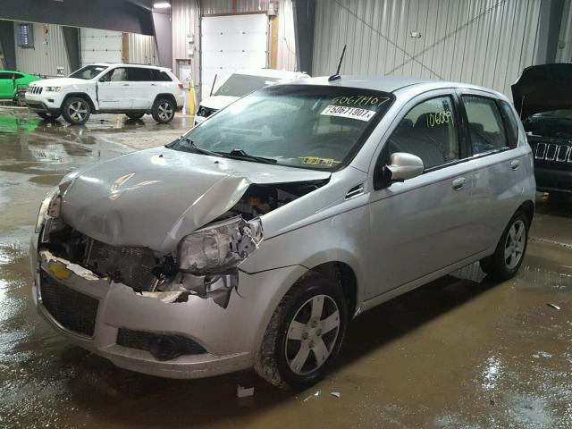 KL1TD6DE0AB100445 - 2010 CHEVROLET AVEO LS SILVER photo 2