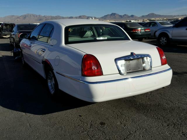 1LNHM81W91Y712644 - 2001 LINCOLN TOWN CAR E WHITE photo 3