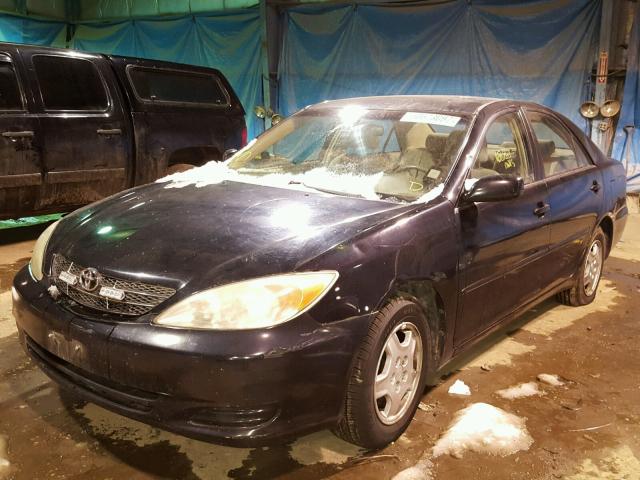 4T1BF30K32U525555 - 2002 TOYOTA CAMRY LE BLACK photo 2