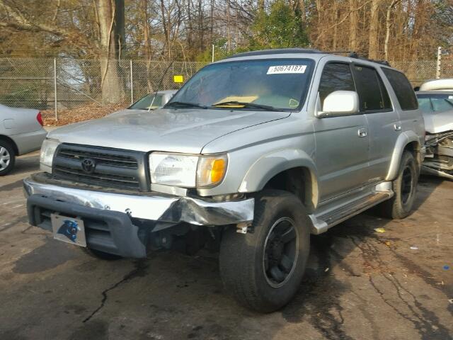 JT3GN86R0Y0177409 - 2000 TOYOTA 4RUNNER SR SILVER photo 2