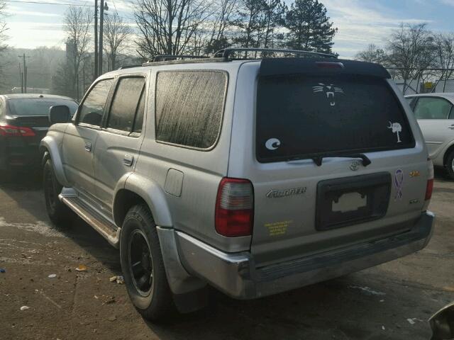 JT3GN86R0Y0177409 - 2000 TOYOTA 4RUNNER SR SILVER photo 3