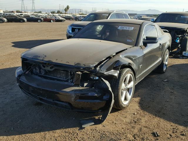 1ZVFT82H955155527 - 2005 FORD MUSTANG GT BLACK photo 2
