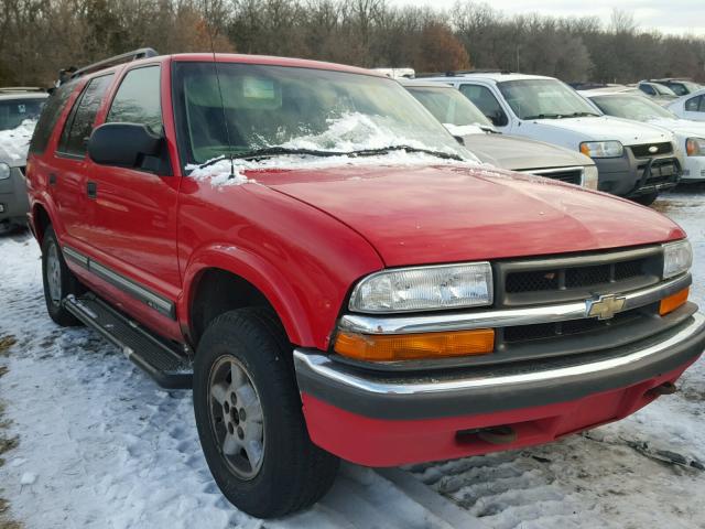 1GNDT13W212211731 - 2001 CHEVROLET BLAZER RED photo 1