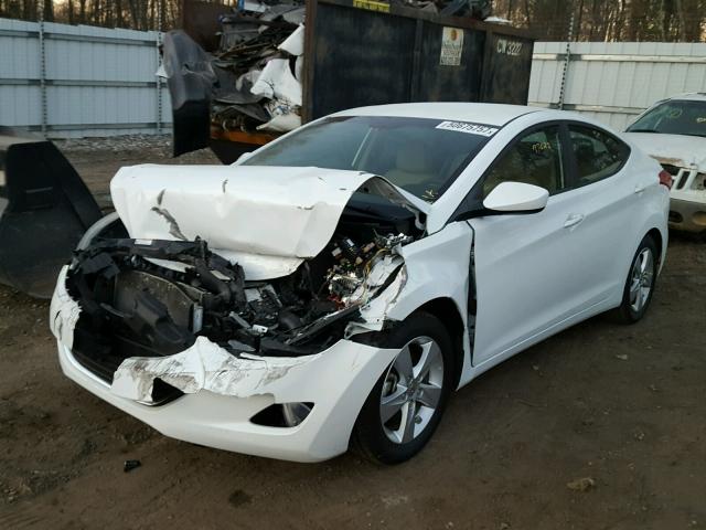 5NPDH4AE0DH164577 - 2013 HYUNDAI ELANTRA GL WHITE photo 2