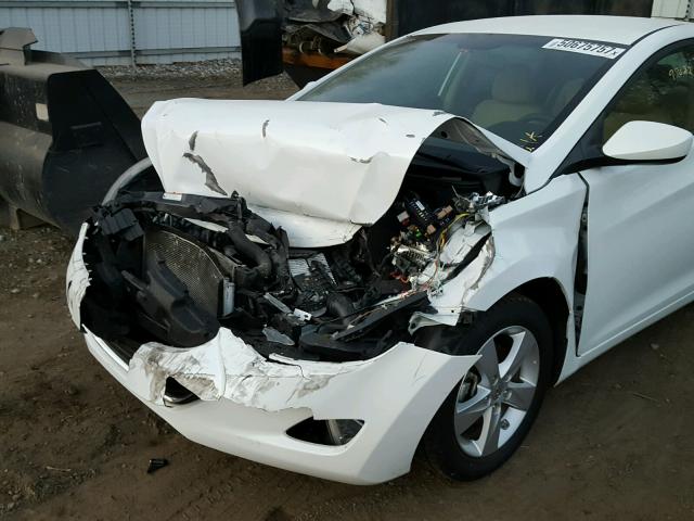 5NPDH4AE0DH164577 - 2013 HYUNDAI ELANTRA GL WHITE photo 9