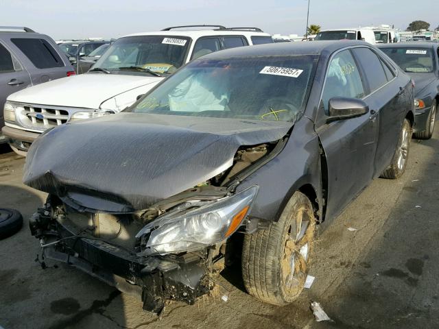 4T1BF1FK5FU065008 - 2015 TOYOTA CAMRY LE GOLD photo 2