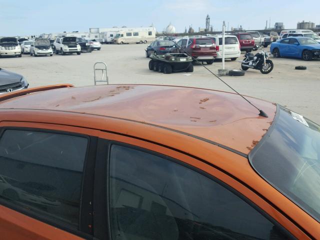 KL1TD62665B441494 - 2005 CHEVROLET AVEO BASE ORANGE photo 10