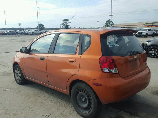 KL1TD62665B441494 - 2005 CHEVROLET AVEO BASE ORANGE photo 3