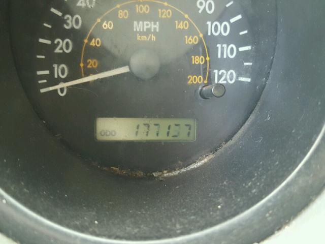 KL1TD62665B441494 - 2005 CHEVROLET AVEO BASE ORANGE photo 8