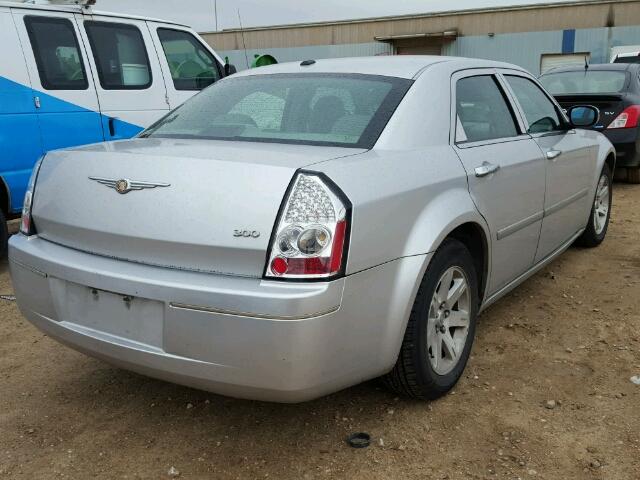 2C3LA43R77H860368 - 2007 CHRYSLER 300 SILVER photo 4