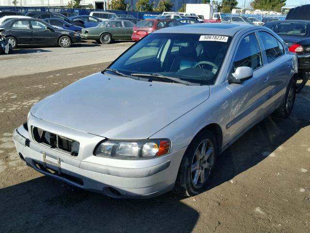 YV1RS61R122160004 - 2002 VOLVO S60 GRAY photo 2