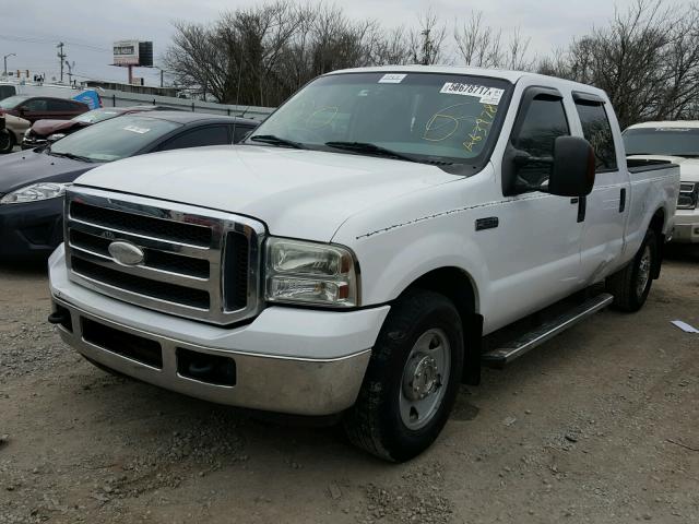 1FTSW20505EA63978 - 2005 FORD F250 SUPER WHITE photo 2