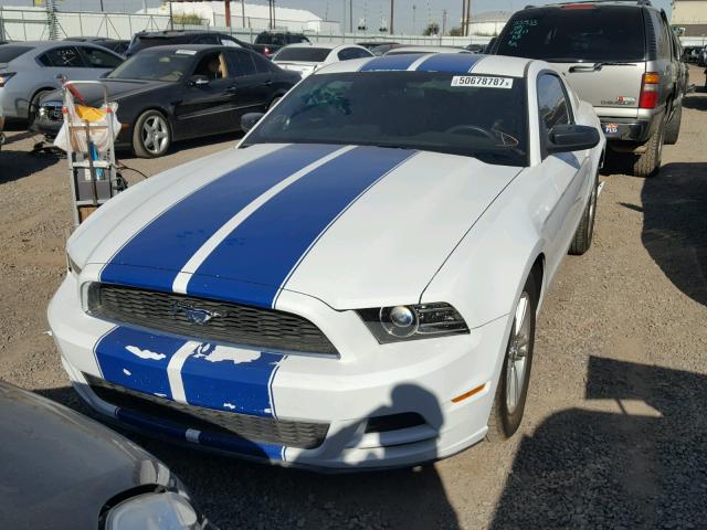 1ZVBP8AM7E5321822 - 2014 FORD MUSTANG WHITE photo 2