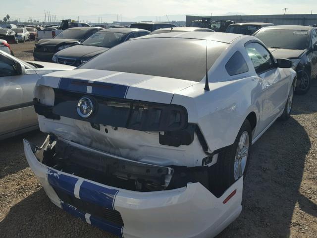 1ZVBP8AM7E5321822 - 2014 FORD MUSTANG WHITE photo 4