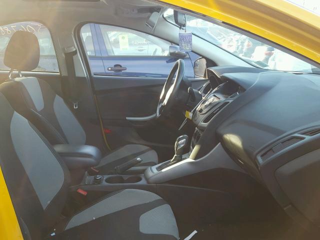 1FAHP3K23CL281511 - 2012 FORD FOCUS SE YELLOW photo 5