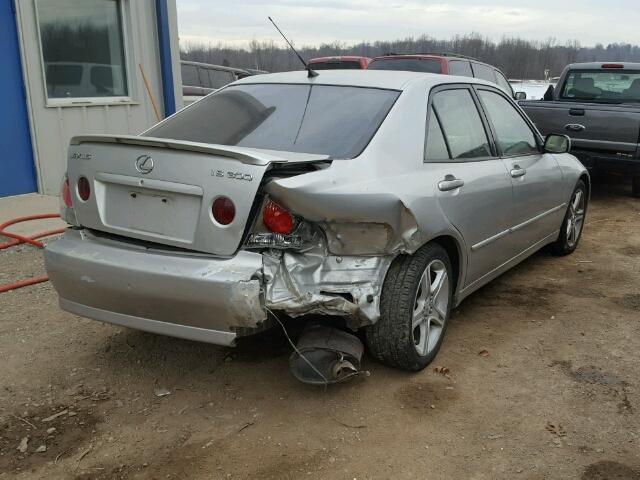 JTHBD192240094135 - 2004 LEXUS IS 300 SILVER photo 4