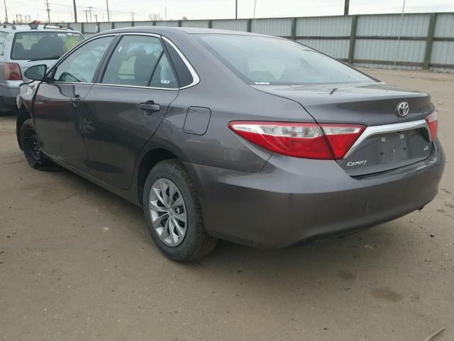 4T1BF1FK0HU378700 - 2017 TOYOTA CAMRY LE გრაფიტი ფოტო 3