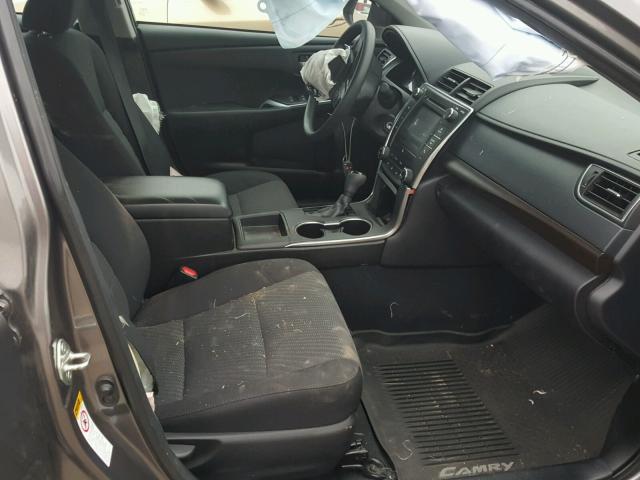 4T1BF1FK0HU378700 - 2017 TOYOTA CAMRY LE გრაფიტი ფოტო 5