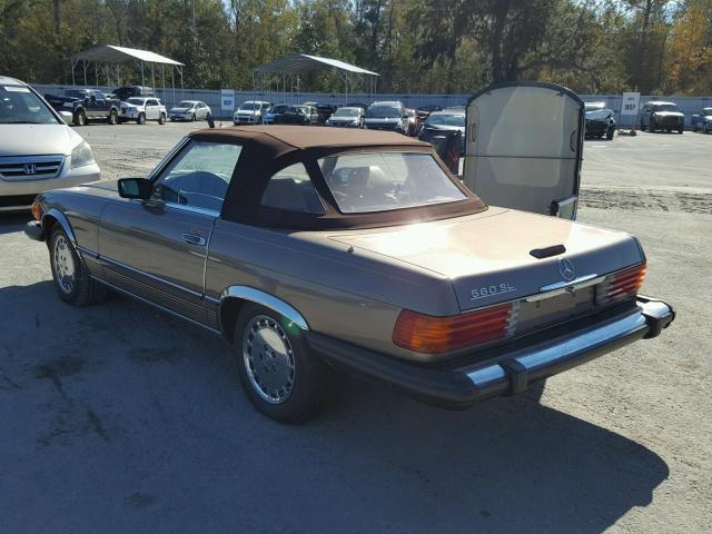 WDBBA48D2JA081226 - 1988 MERCEDES-BENZ 560 SL BROWN photo 3