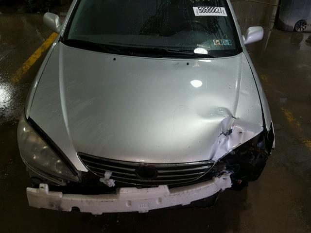 4T1BE30KX5U428697 - 2005 TOYOTA CAMRY LE ვერცხლისფერი ფოტო 7