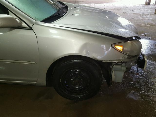 4T1BE30KX5U428697 - 2005 TOYOTA CAMRY LE ვერცხლისფერი ფოტო 9