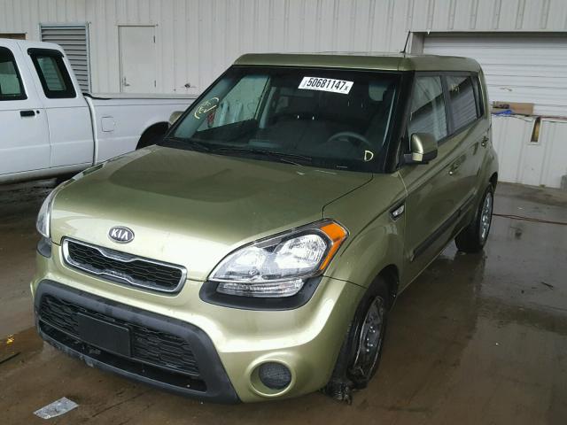 KNDJT2A52C7445322 - 2012 KIA SOUL GREEN photo 2