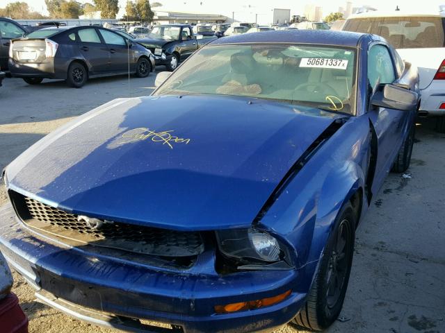 1ZVFT80N075273378 - 2007 FORD MUSTANG BLUE photo 2