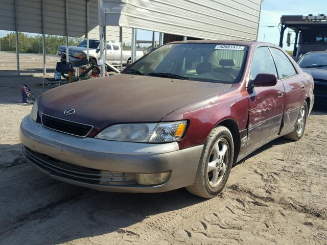 JT8BF28GXW5047776 - 1998 LEXUS ES 300 RED photo 2