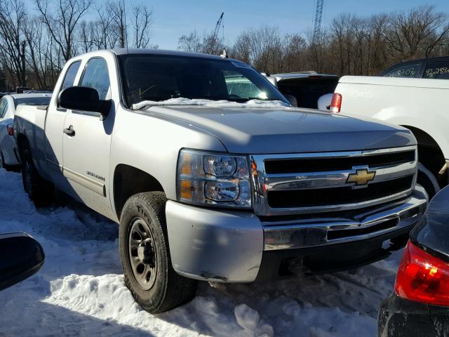 1GCRKREA0BZ292609 - 2011 CHEVROLET SILVERADO SILVER photo 2