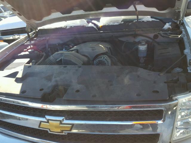 1GCRKREA0BZ292609 - 2011 CHEVROLET SILVERADO SILVER photo 7