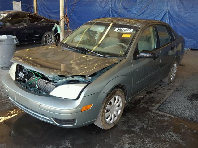 1FAFP34NX5W282963 - 2005 FORD FOCUS ZX4 GREEN photo 2