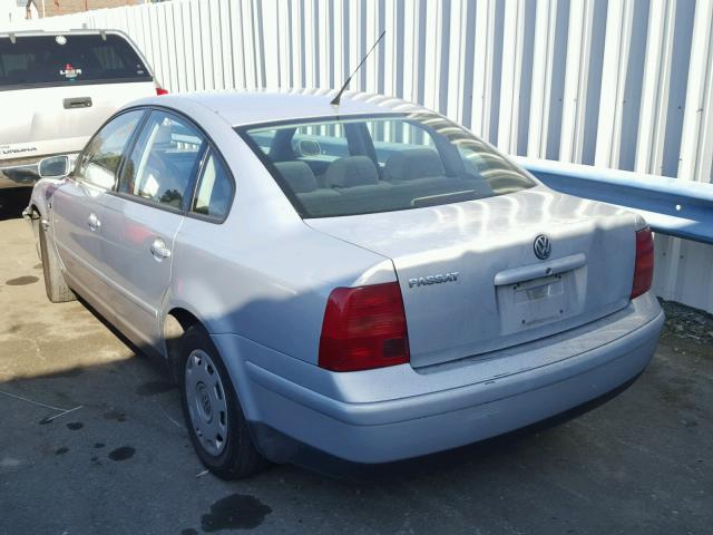 WVWMA63B6XE175655 - 1999 VOLKSWAGEN PASSAT GLS SILVER photo 3