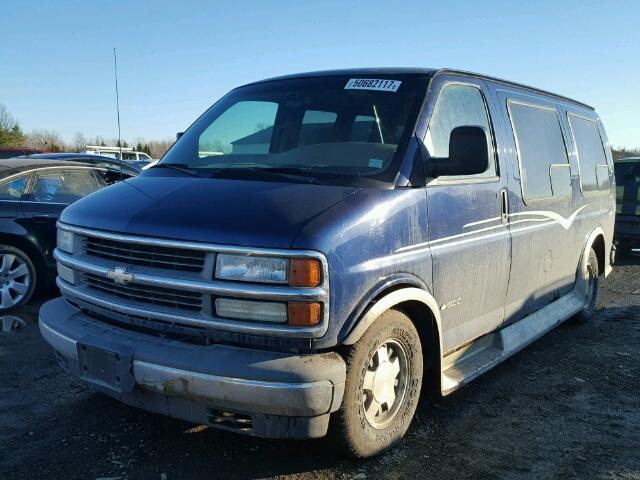 1GBFG15W021239963 - 2002 CHEVROLET EXPRESS G1 BLUE photo 2