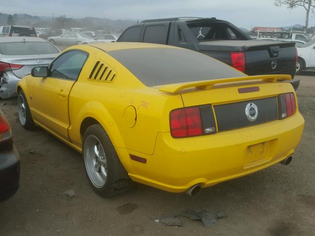 1ZVFT82H465203873 - 2006 FORD MUSTANG GT YELLOW photo 3