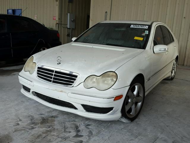 WDBRF52H76F754183 - 2006 MERCEDES-BENZ C GENERATI WHITE photo 2