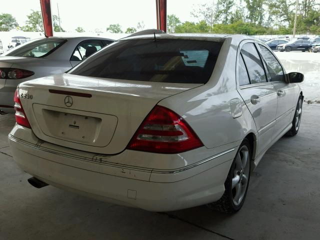 WDBRF52H76F754183 - 2006 MERCEDES-BENZ C GENERATI WHITE photo 4