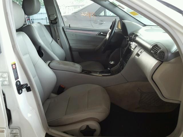 WDBRF52H76F754183 - 2006 MERCEDES-BENZ C GENERATI WHITE photo 5