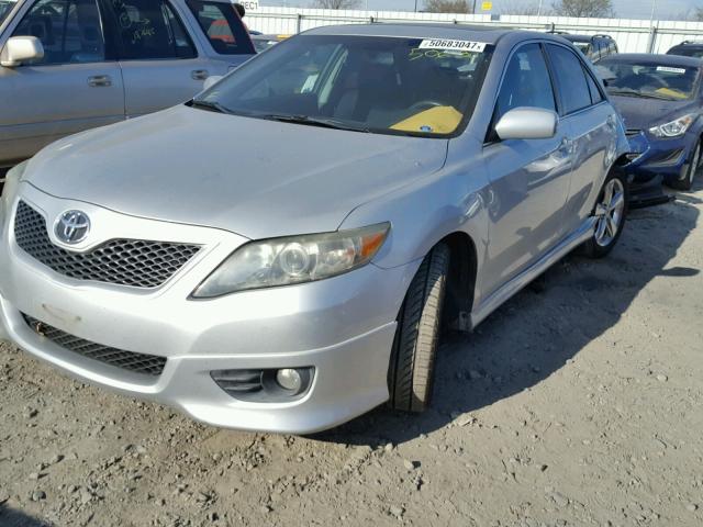 4T1BF3EK7BU175811 - 2011 TOYOTA CAMRY BASE SILVER photo 2