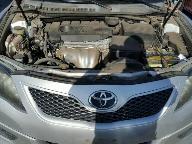 4T1BF3EK7BU175811 - 2011 TOYOTA CAMRY BASE SILVER photo 7