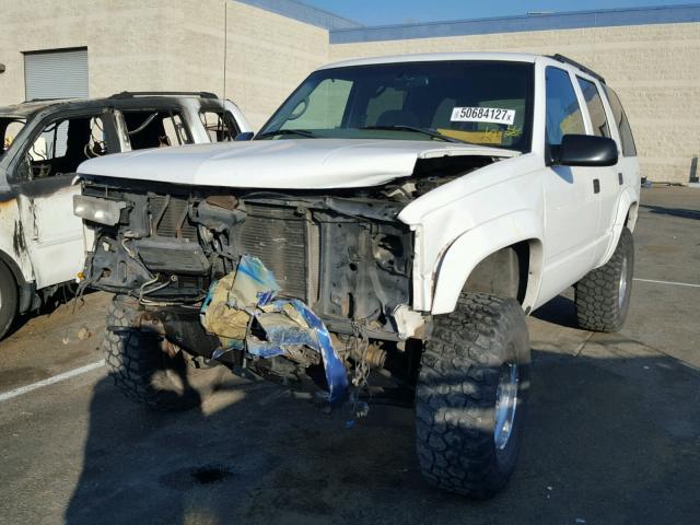 1GNEK13R5XR148058 - 1999 CHEVROLET TAHOE K150 WHITE photo 2