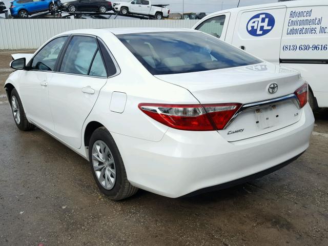 4T1BF1FKXGU255761 - 2016 TOYOTA CAMRY LE WHITE photo 3