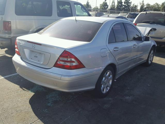 WDBRF61J45A766667 - 2005 MERCEDES-BENZ C 240 SILVER photo 4