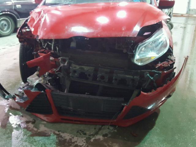 1FAHP3F26CL279004 - 2012 FORD FOCUS SE RED photo 9