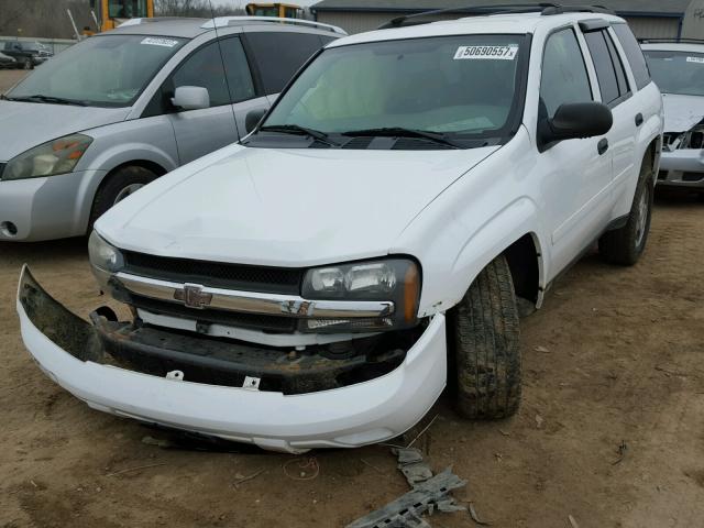 1GNDT13S682216924 - 2008 CHEVROLET TRAILBLAZE WHITE photo 2